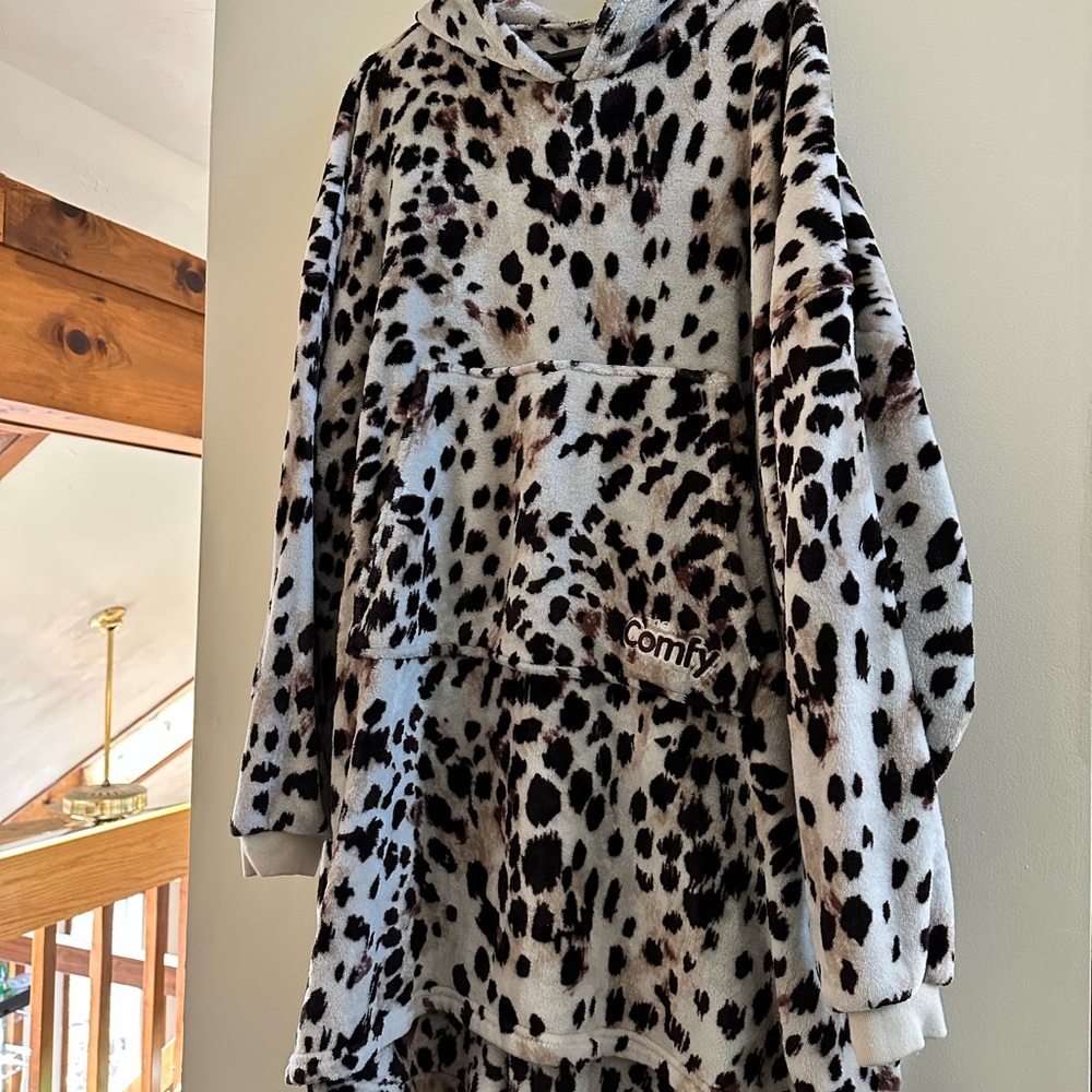 Leopard Print Hooded Pajama Robe - Picture 2 of 2